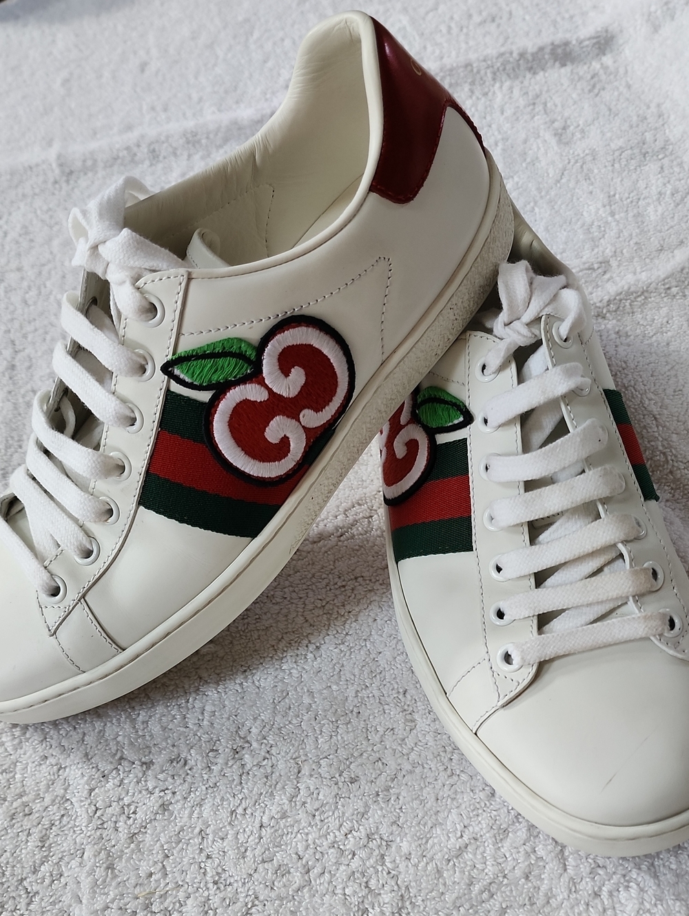 Gucci Women's White Leather Apple Patch Sneakers Size 8 (38) Preowned